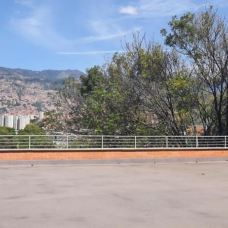 Apartamento Cerca A Plaza Mayor Medellín Exteriör bild